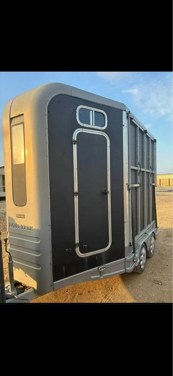 2017 equi trek horsebox - Image 3