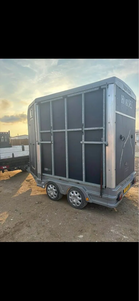 2017 equi trek horsebox - Image 4