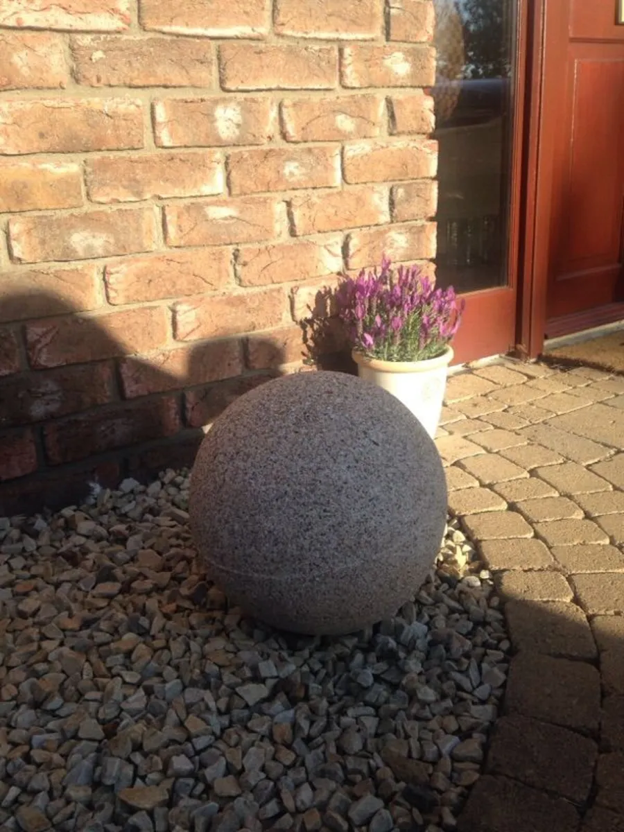 Reconstituted granite Decorative ball / Pier cap - Image 1
