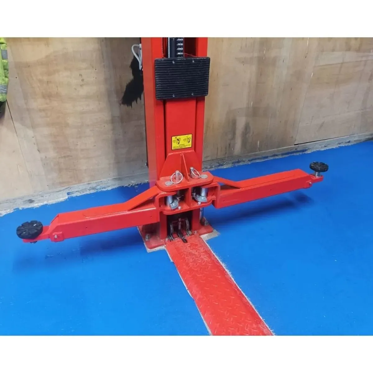 2-Post Lift 4-Tonne 3HP 230 Volt - Image 4