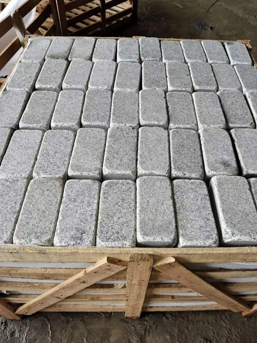 Tumbled Granite Cobbles 200x100x50mm - Image 2