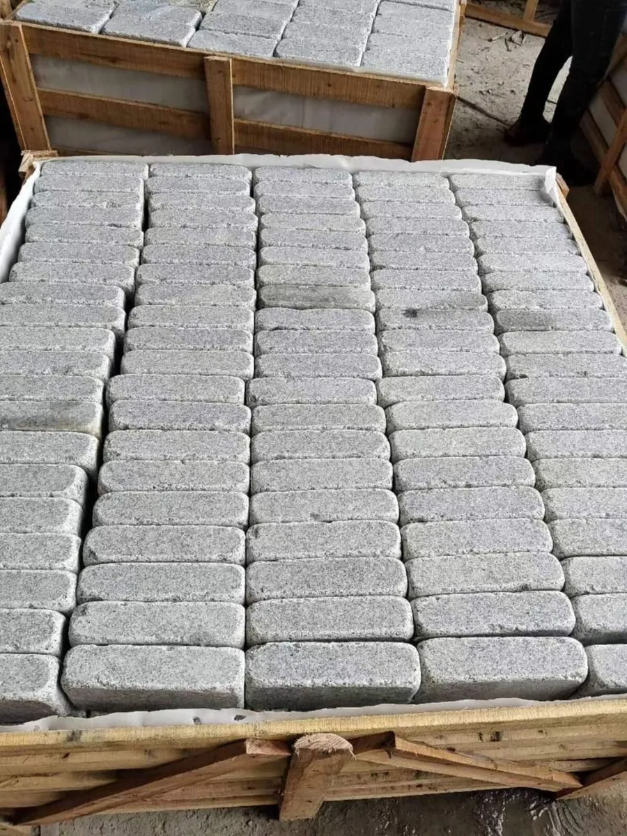 Tumbled Granite Cobbles 200x100x50mm - Image 3