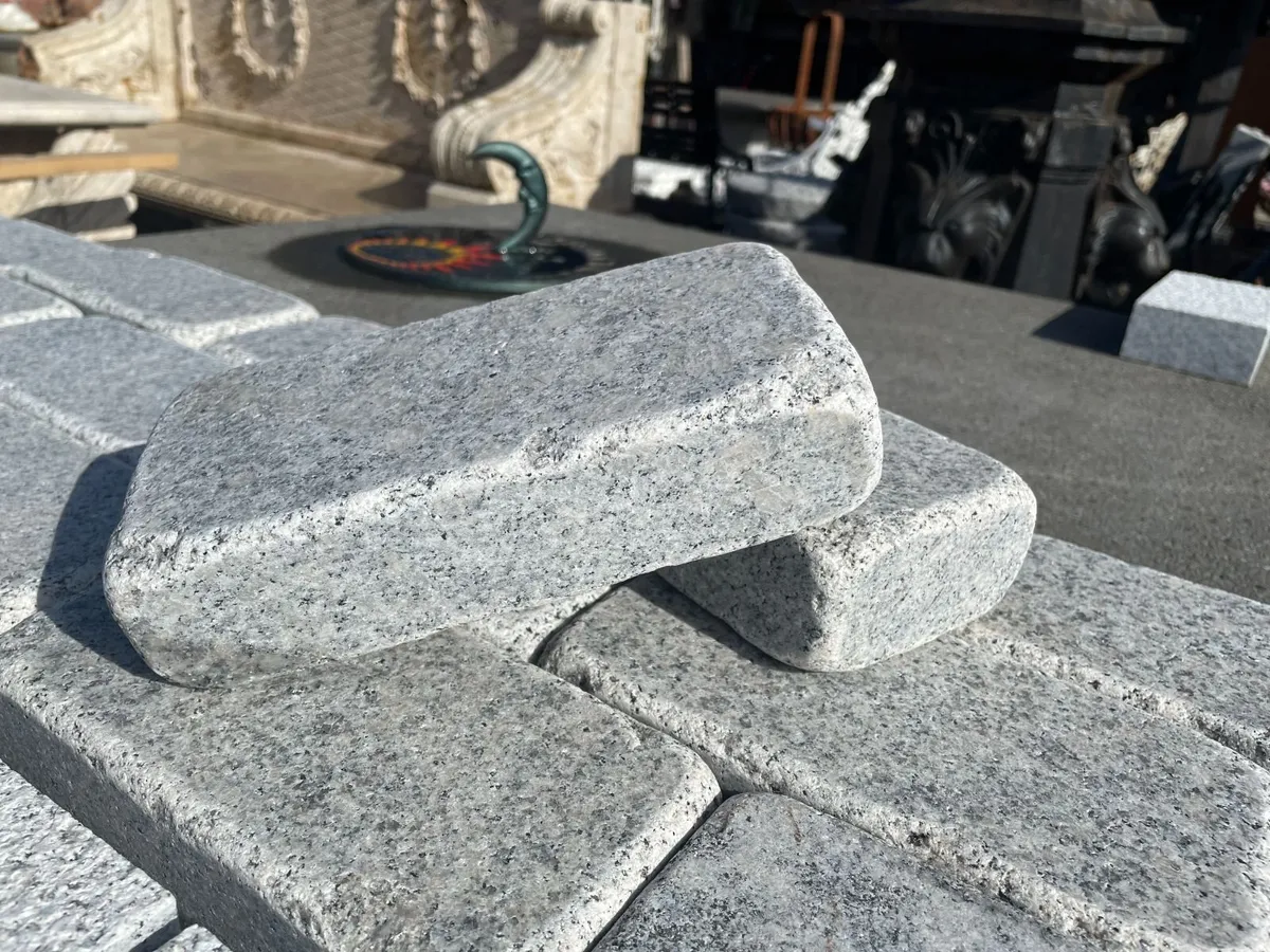 Tumbled Granite Cobbles 200x100x50mm - Image 1