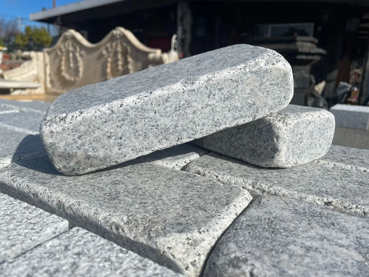 Tumbled Granite Cobbles 200x100x50mm - Image 4