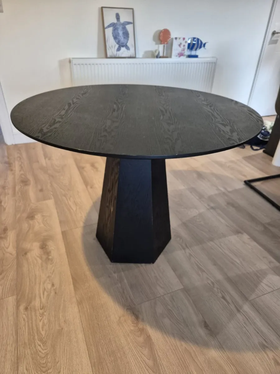Black dining table (Woo Design - Pilar model) - Image 1