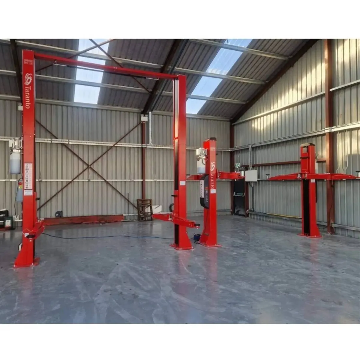 Taranto 2 Post Lift 5 Ton Wireless 230V - Image 2