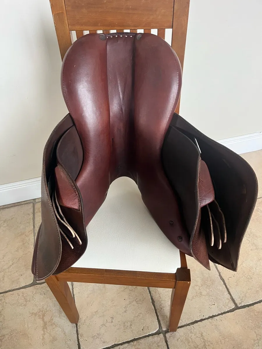 17.6 UCHA Jump/GP Saddle - Image 4