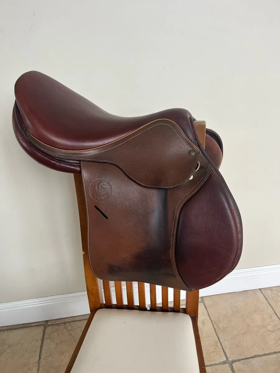 17.6 UCHA Jump/GP Saddle - Image 3
