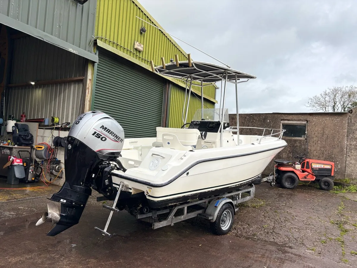 Century 2000 Boat for sale - Image 2