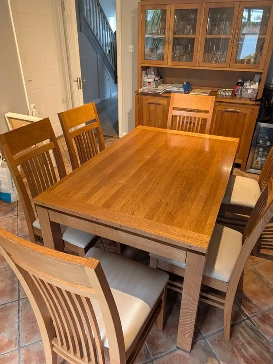 solid oak extending dining table and chairs - Image 1