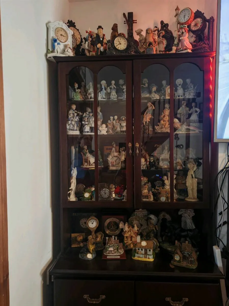 Statues - Image 1