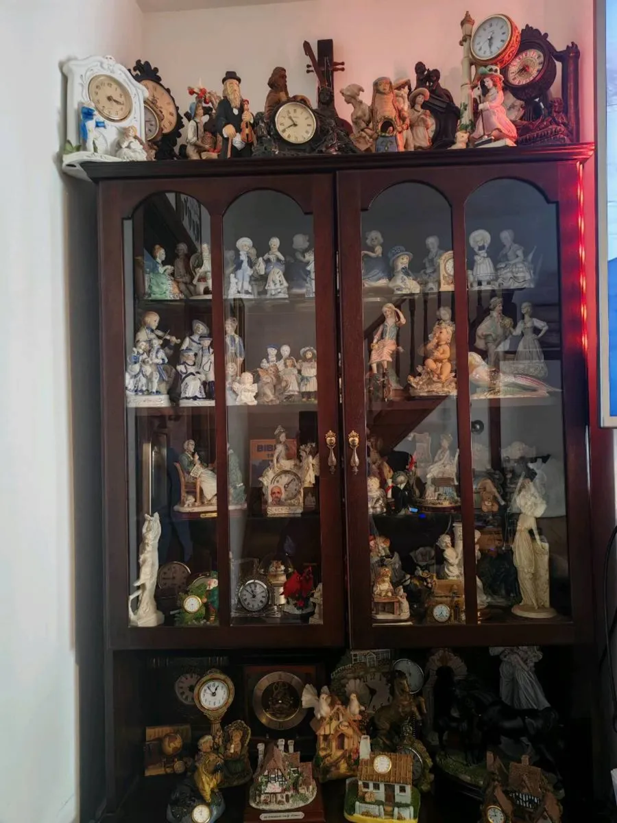 Statues - Image 2