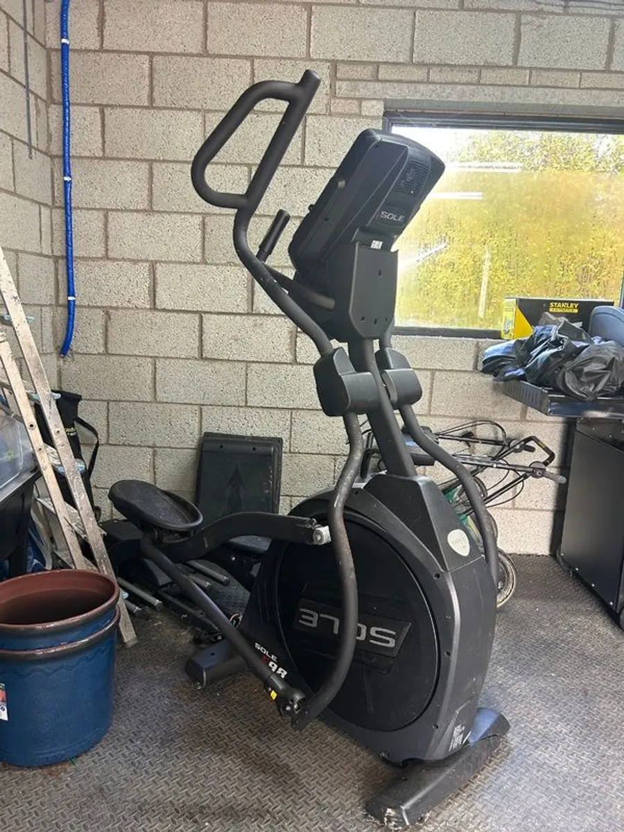 Sole E98 Elliptical Crosstrainer - Image 1