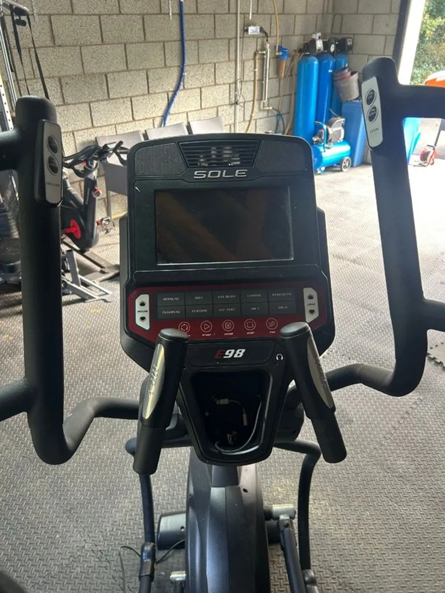 Sole E98 Elliptical Crosstrainer - Image 3