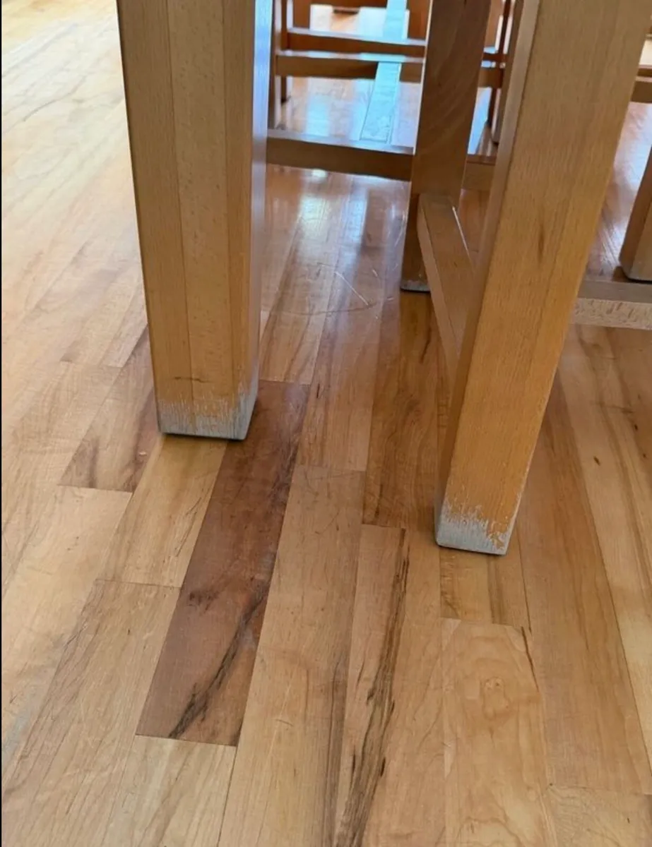Solid wooden dining table and chairs - Image 4