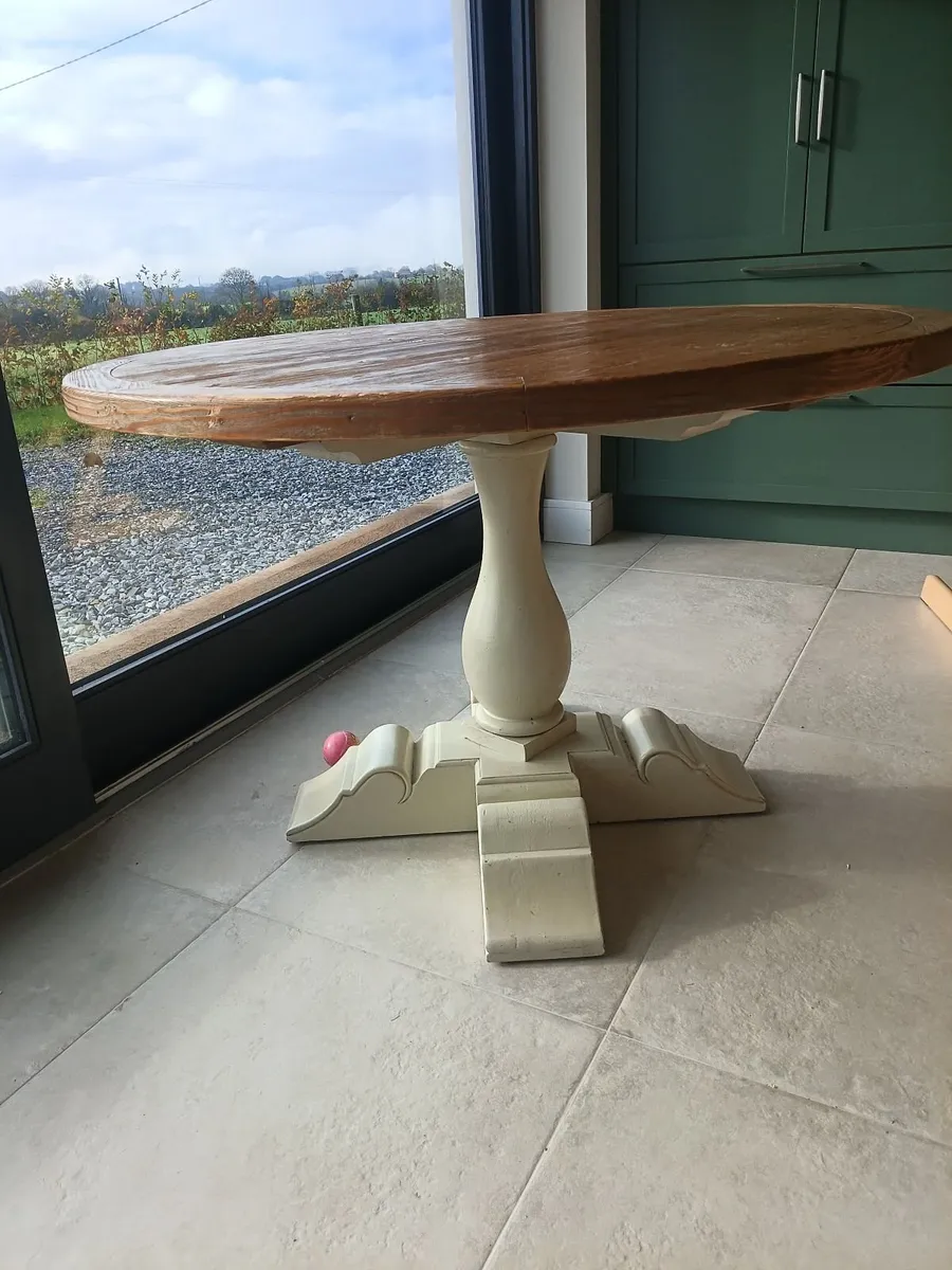 Dining table - Image 1
