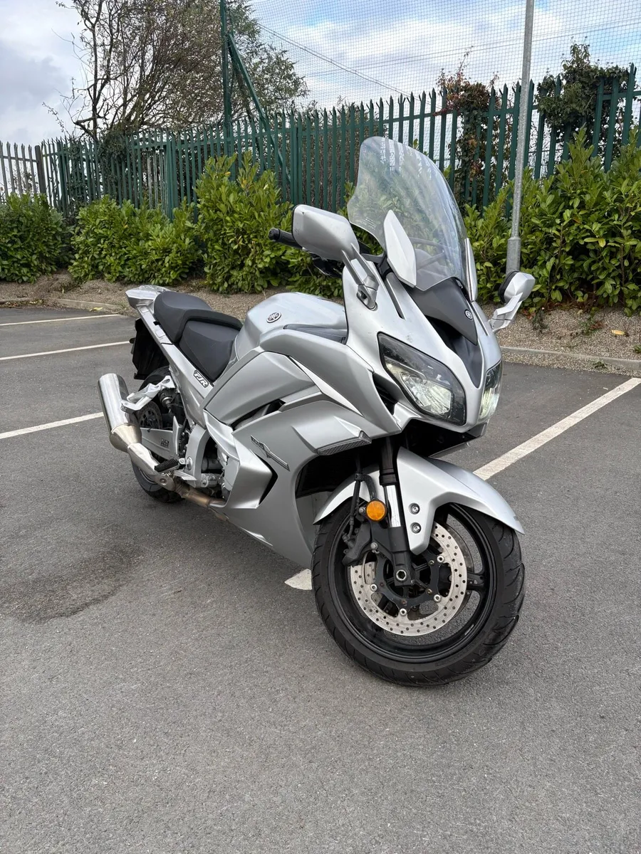 2016 yamaha FJR 1300 - Image 2