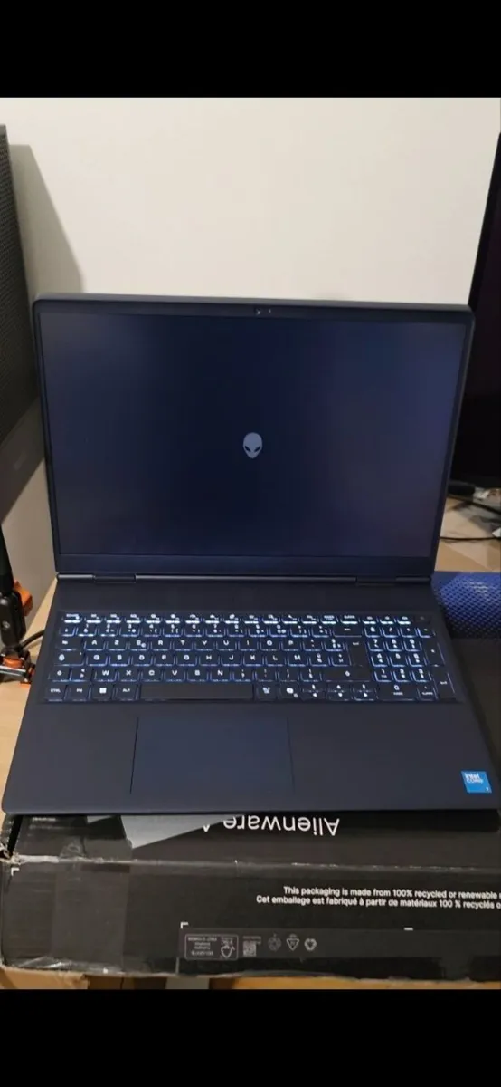 Alienware 16 Aurora I i7-240H | RTX 5060 8GB |16GB - Image 1