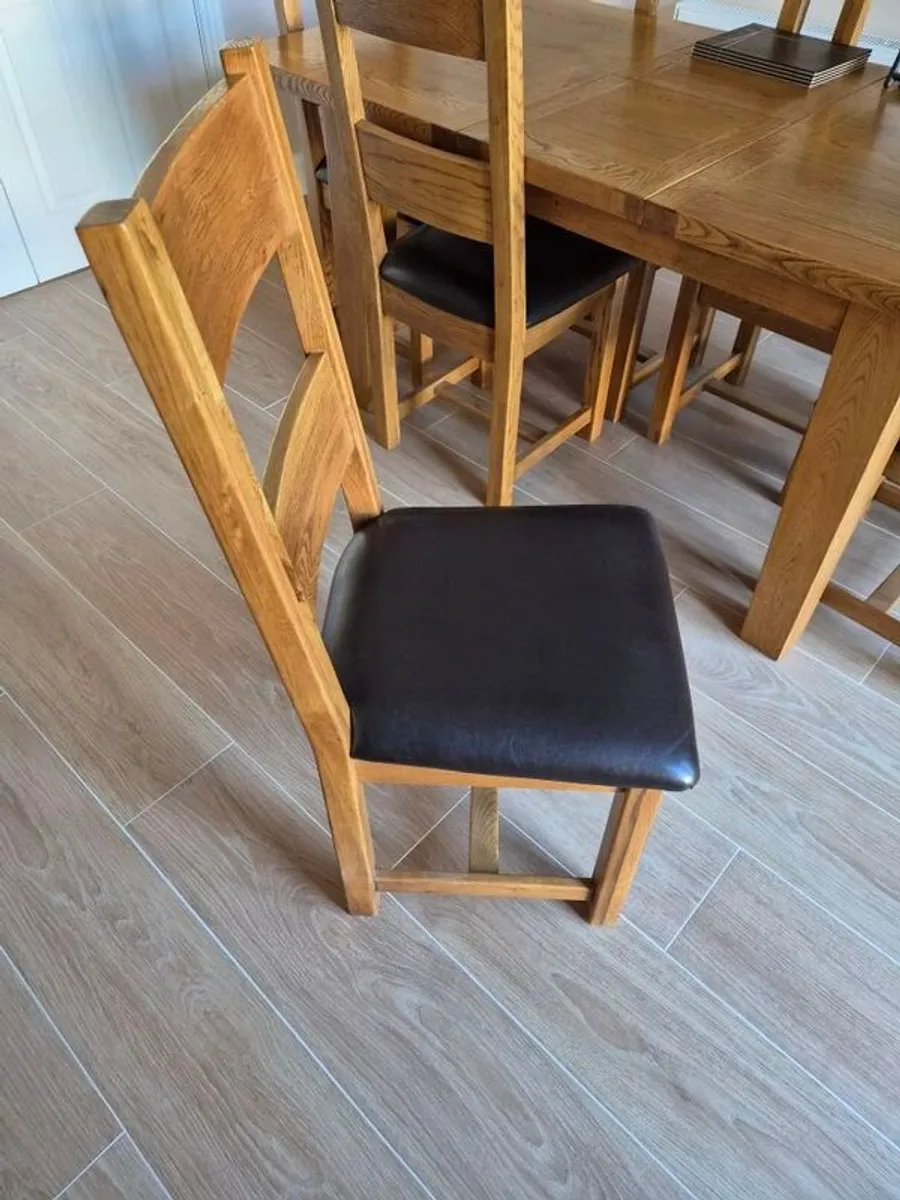 Dining table and 6 chairs - Image 1