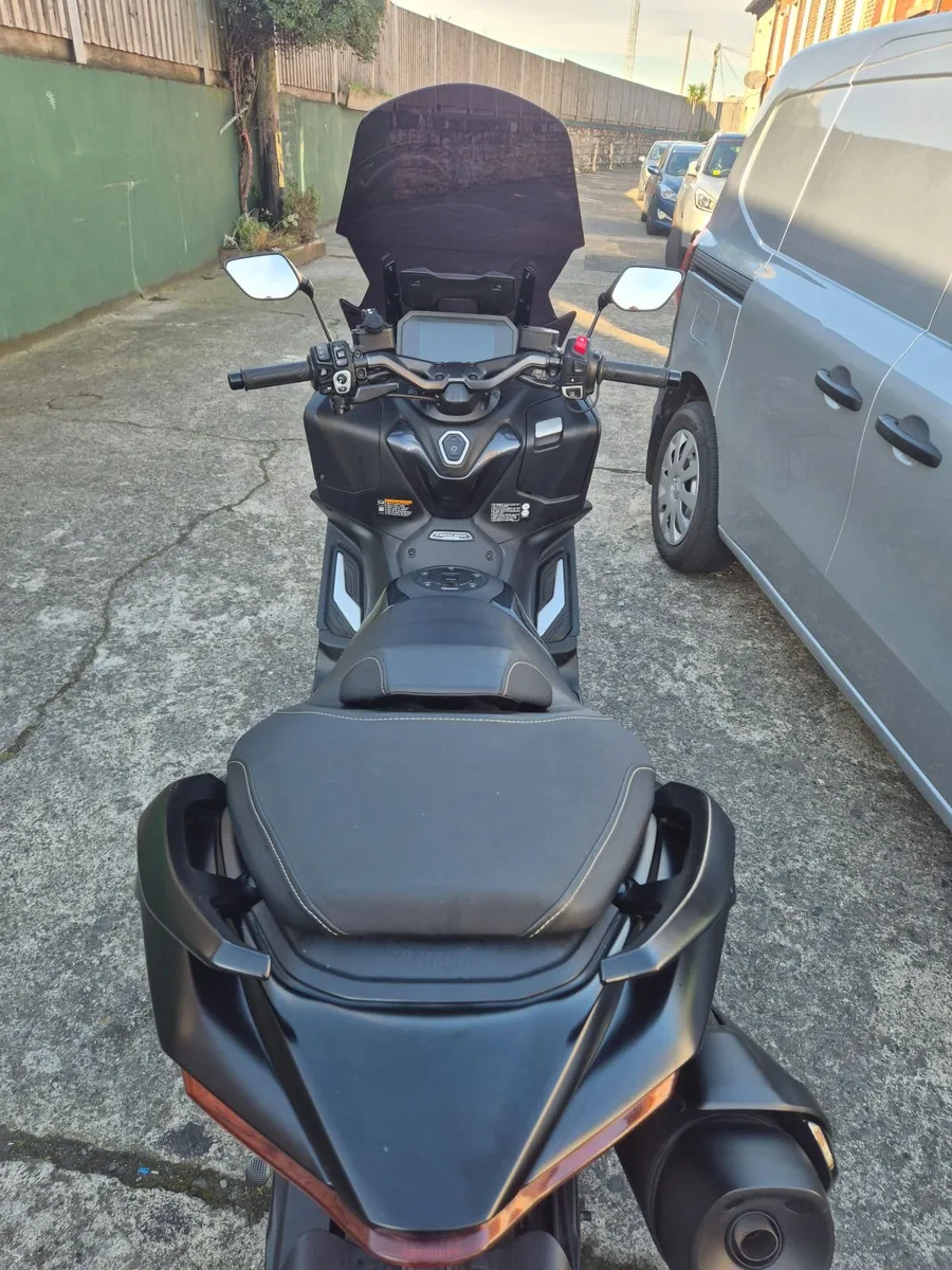 YAMAHA Tmax tech max 560 - Image 3