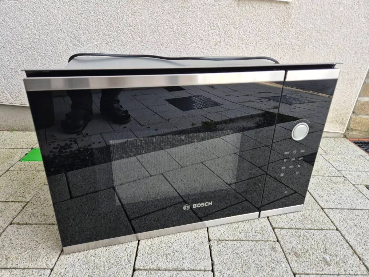Bosch Built-in Microwave (Model BFL553MS0B) - Image 1