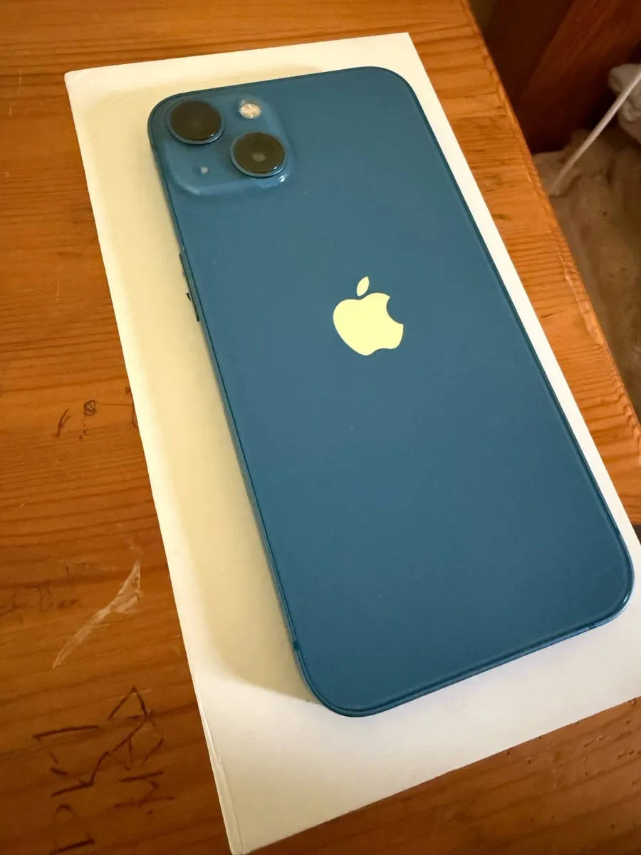 iPhone 13 - Image 2