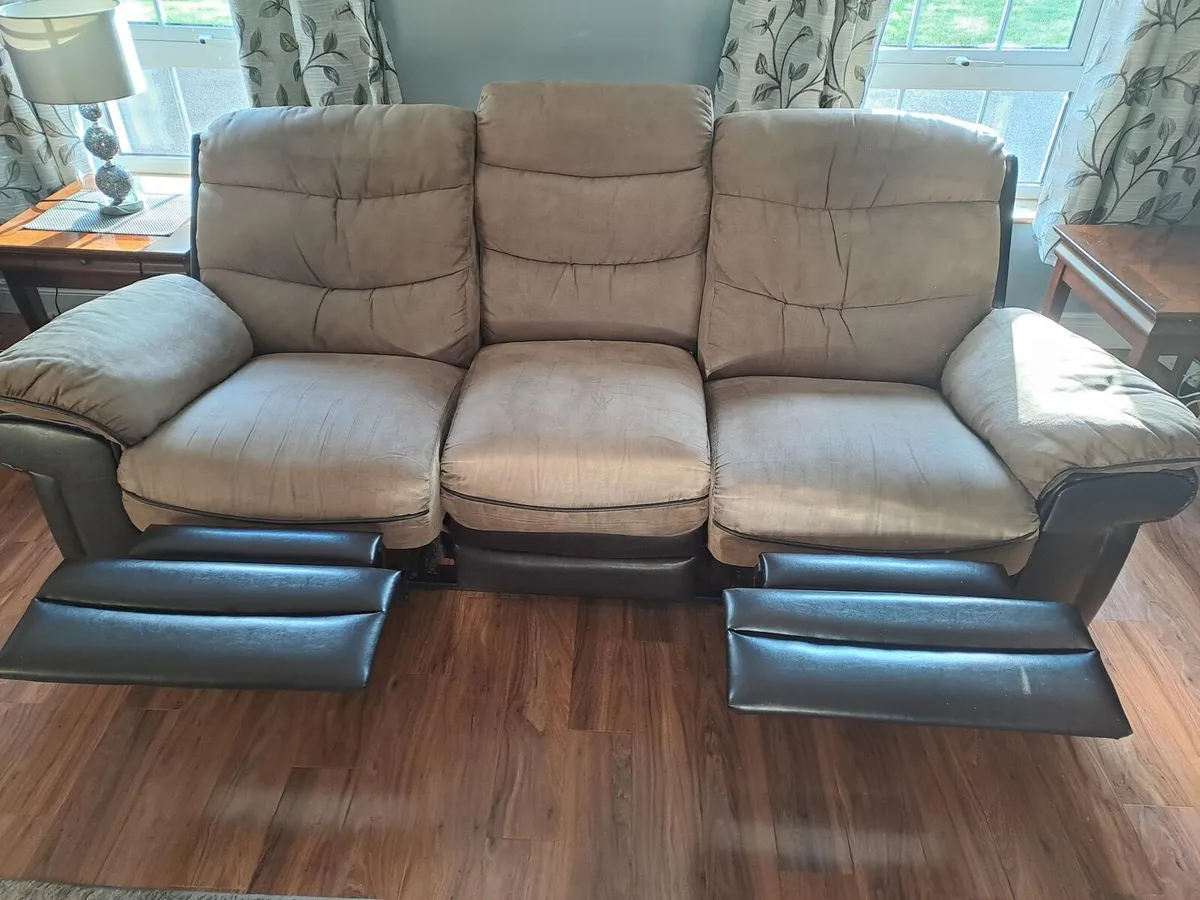 Suite of furniture - Image 2