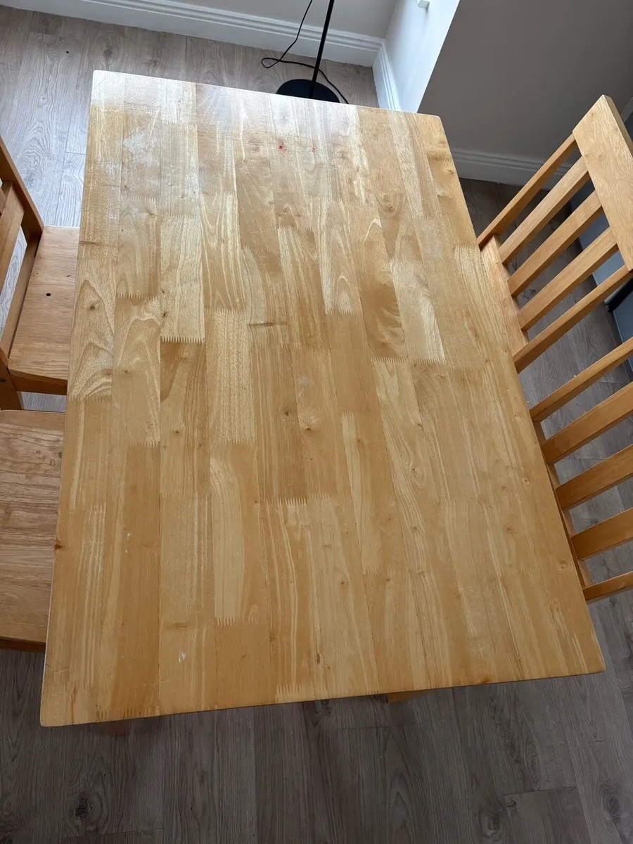 Table and chairs - Image 2