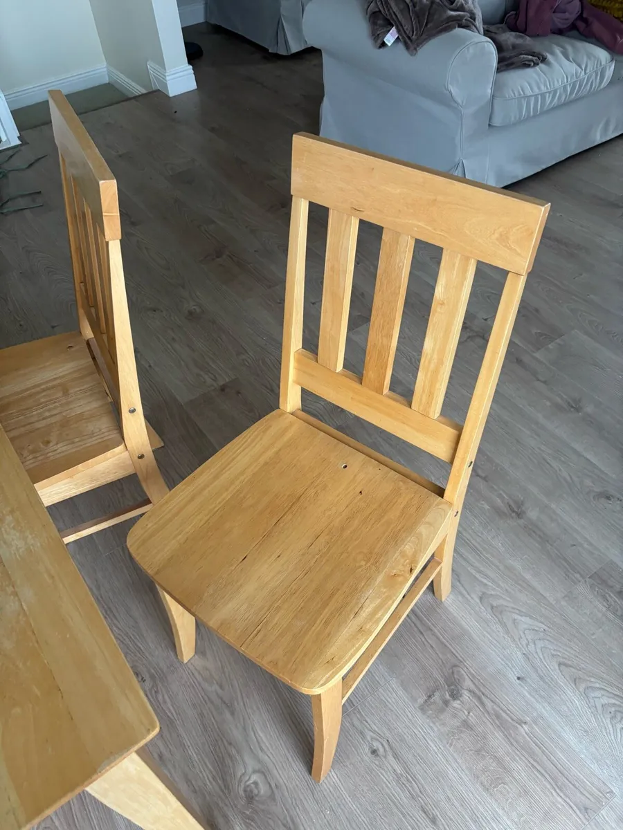 Table and chairs - Image 3