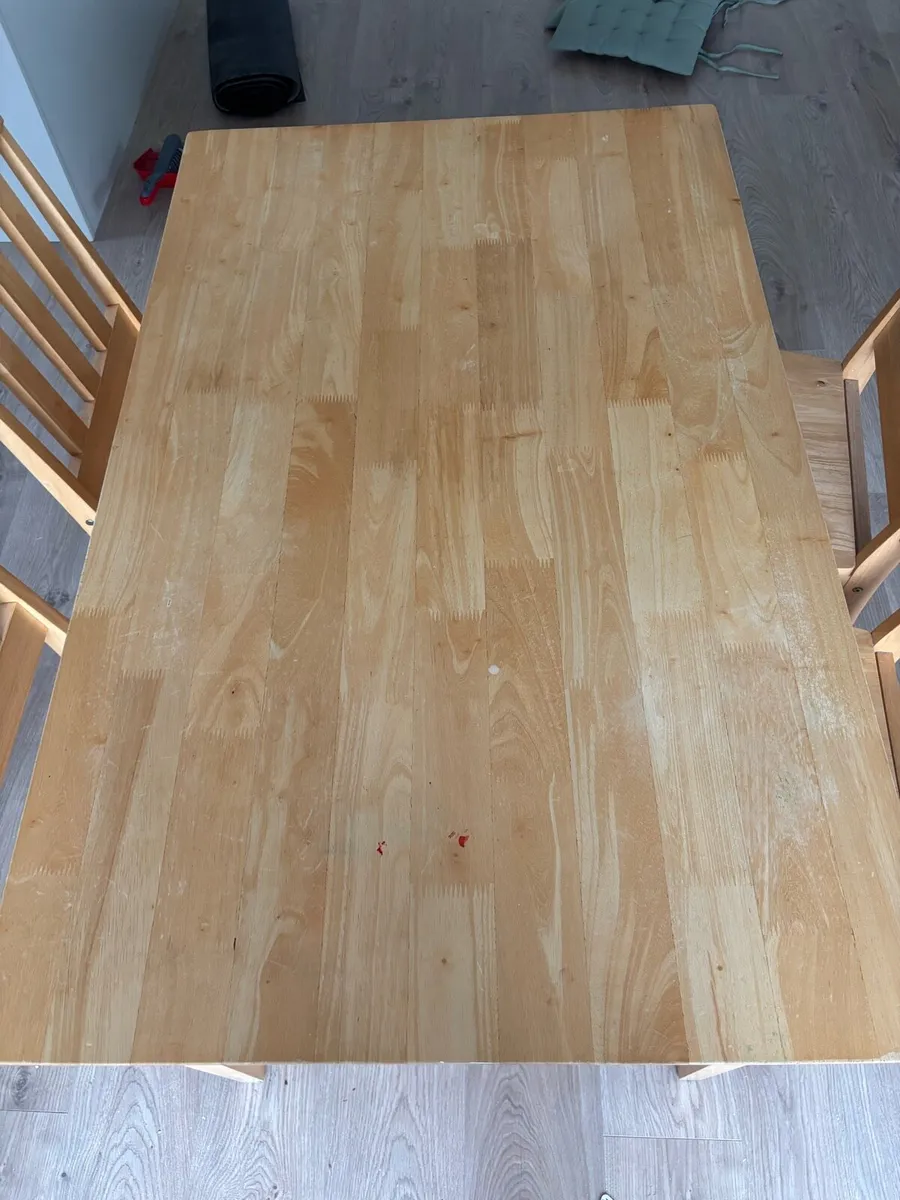 Table and chairs - Image 4