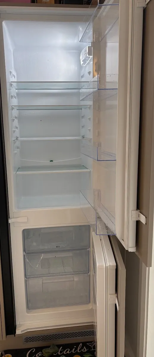 Electrolux Integrated 70/30 Fridge Freezer (LNS5LE - Image 1