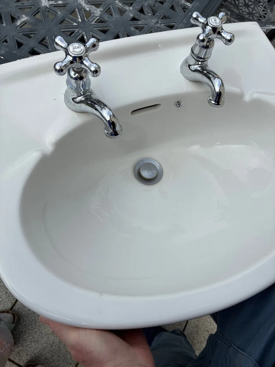 Bathroom sink - Image 4