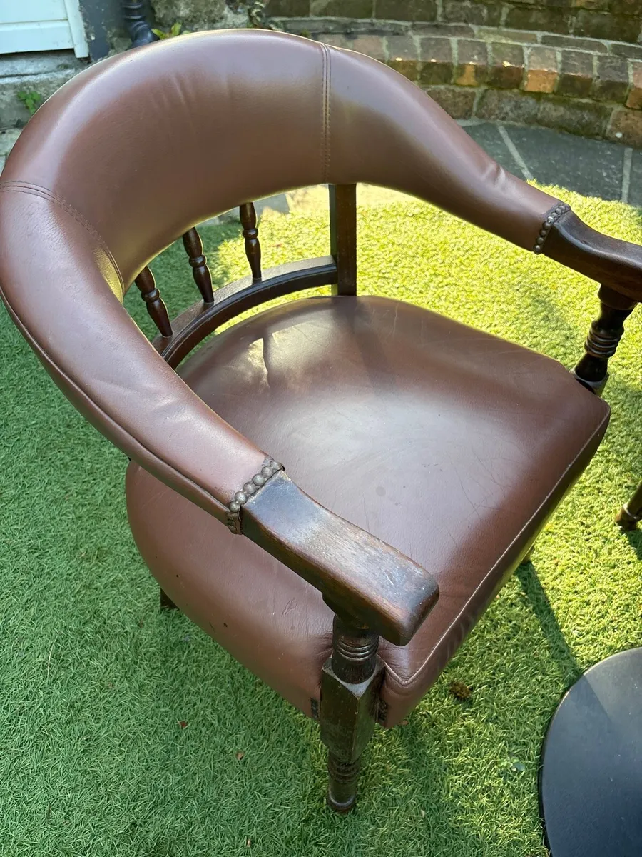 Bar table and leather chairs x4 - Image 2