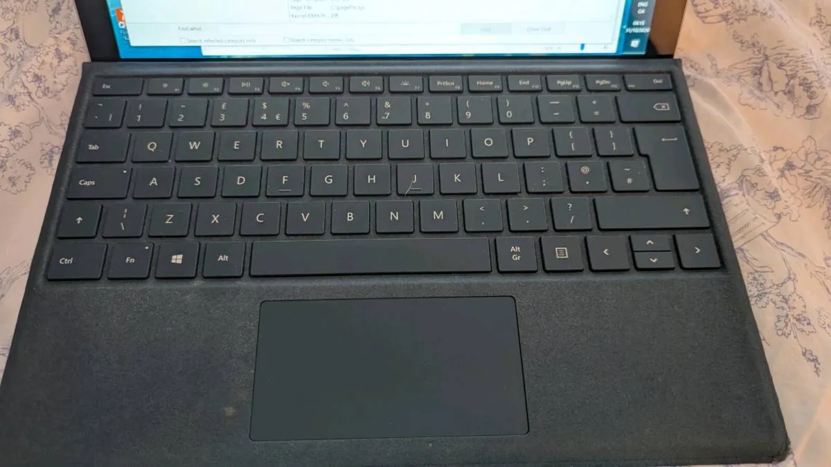 Surface Pro, Windows 10, Intel Core i5-7300U - Image 3