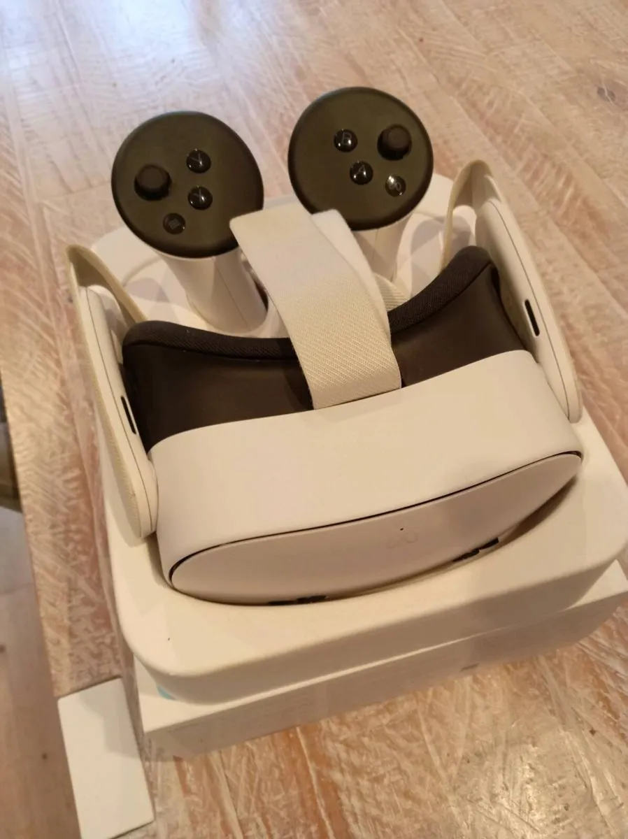 Meta Quest 3s - hardly used. In box. - Image 1