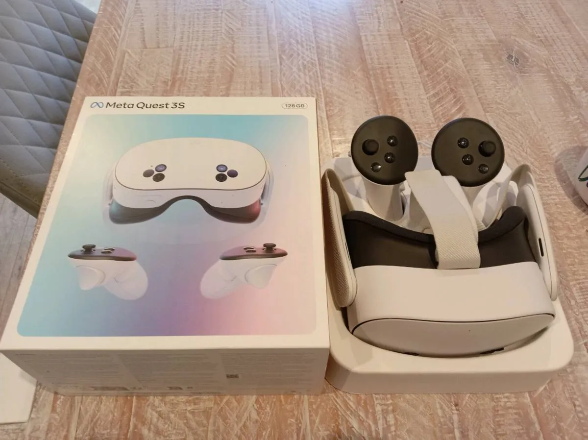 Meta Quest 3s - hardly used. In box. - Image 2