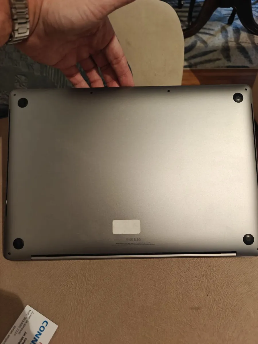 Laptop - Image 4
