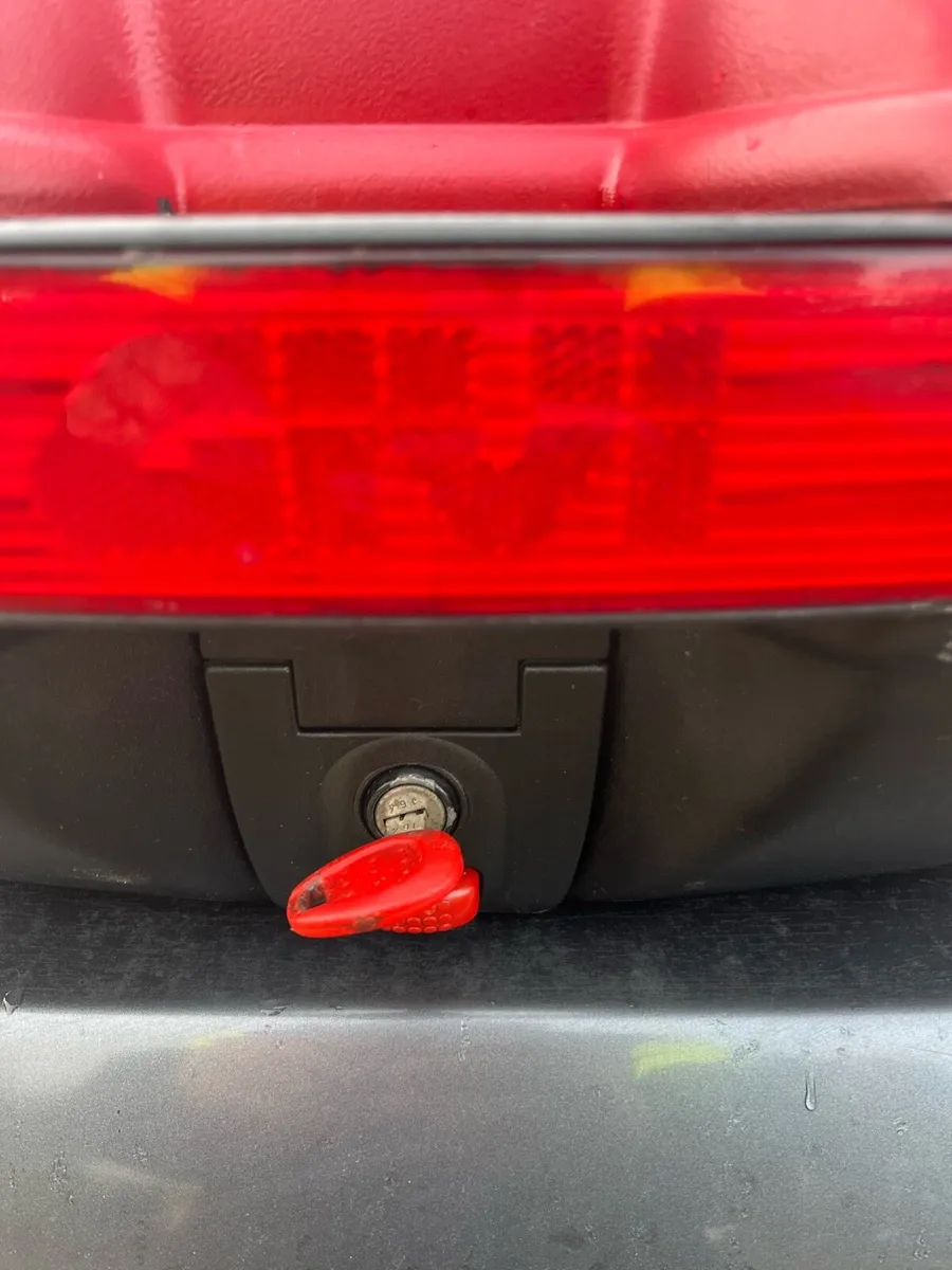 Givi top box - Image 4