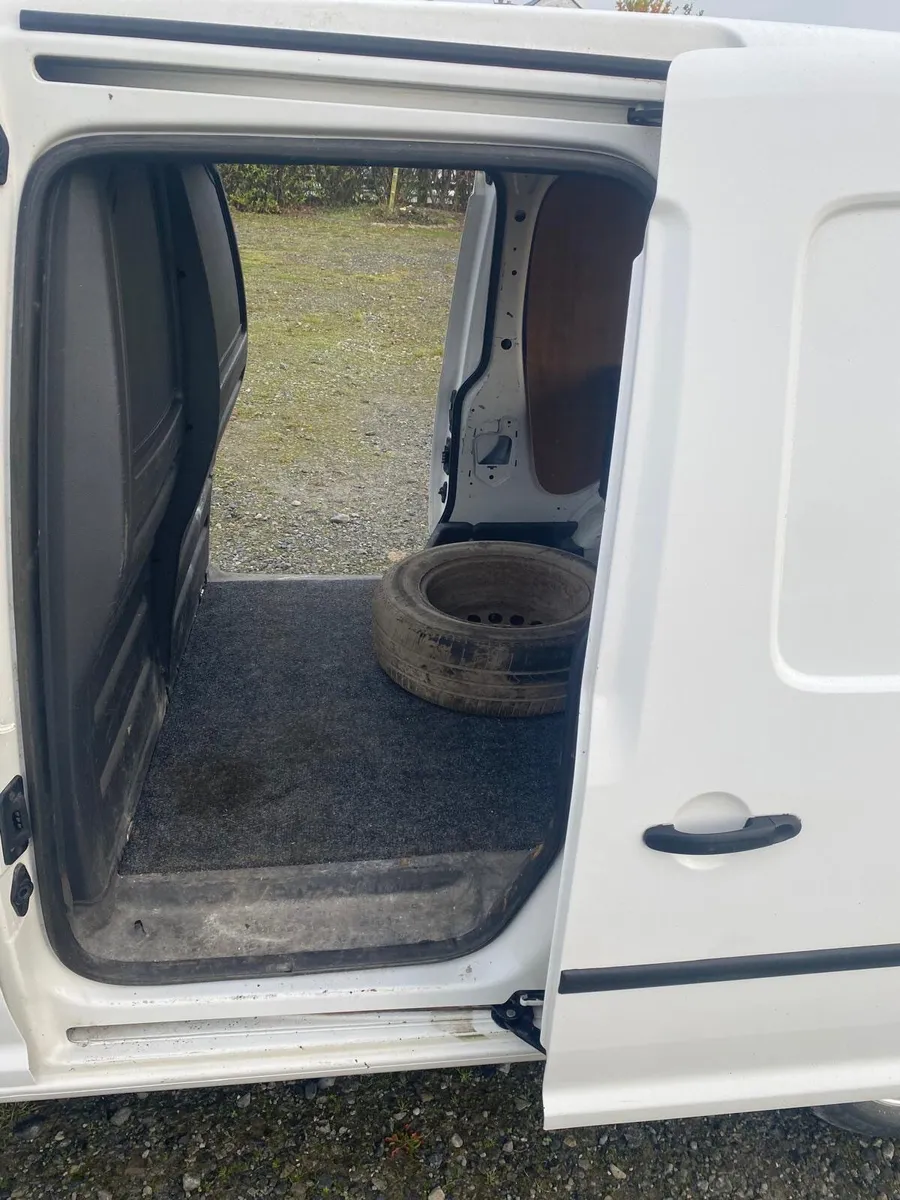 Volkswagen Caddy 2014 - Image 2