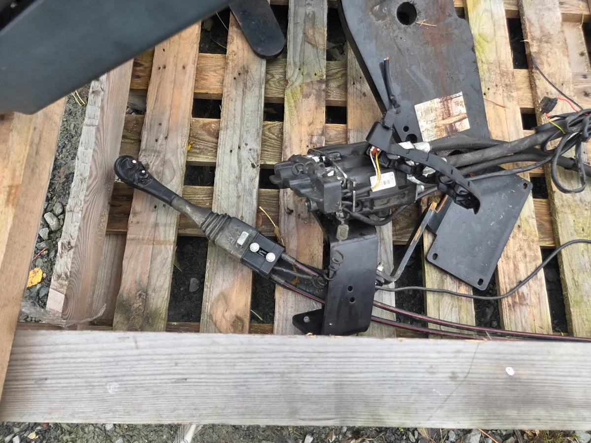 Quicke Q40 Loader - Image 4