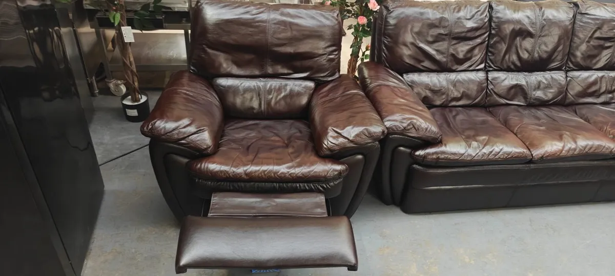 Burgundy El. Recliners 3+1+1 Suite - Image 4