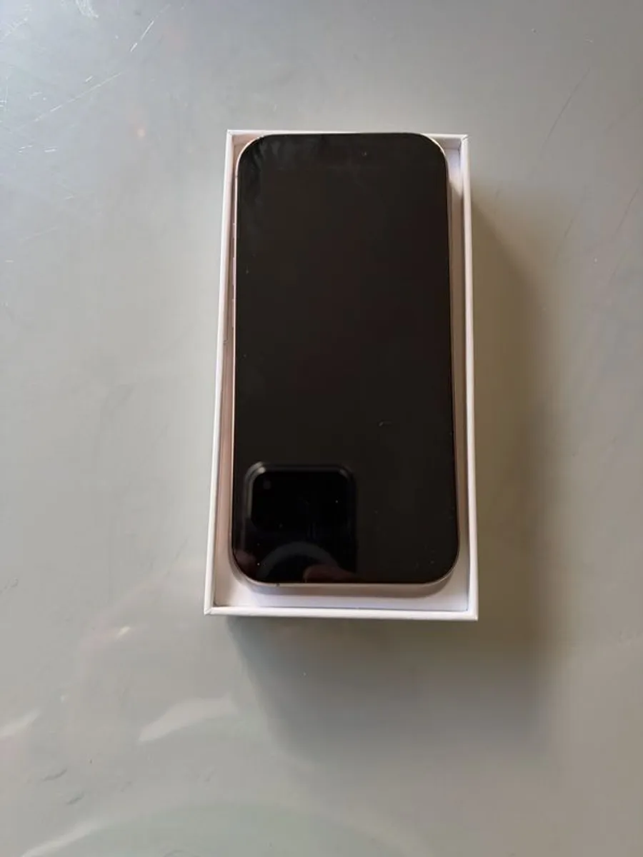 i phone - Image 1