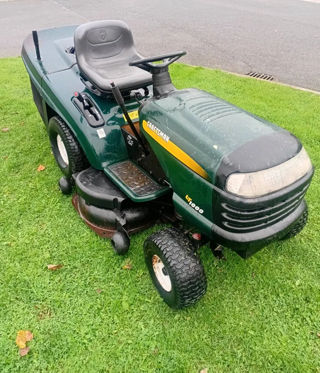 Ride on lawnmower - Image 1