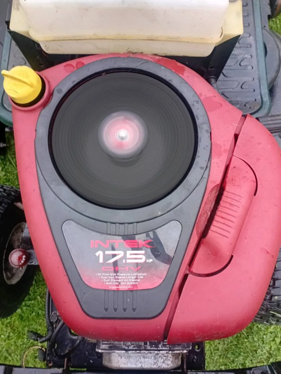 Ride on lawnmower - Image 3