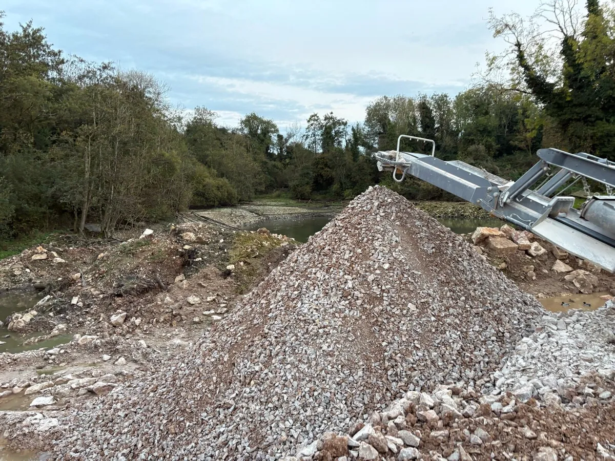 Crusher hire  concrete crusher rock crusher - Image 2