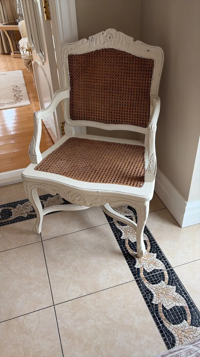 Beautiful chair - Image 4