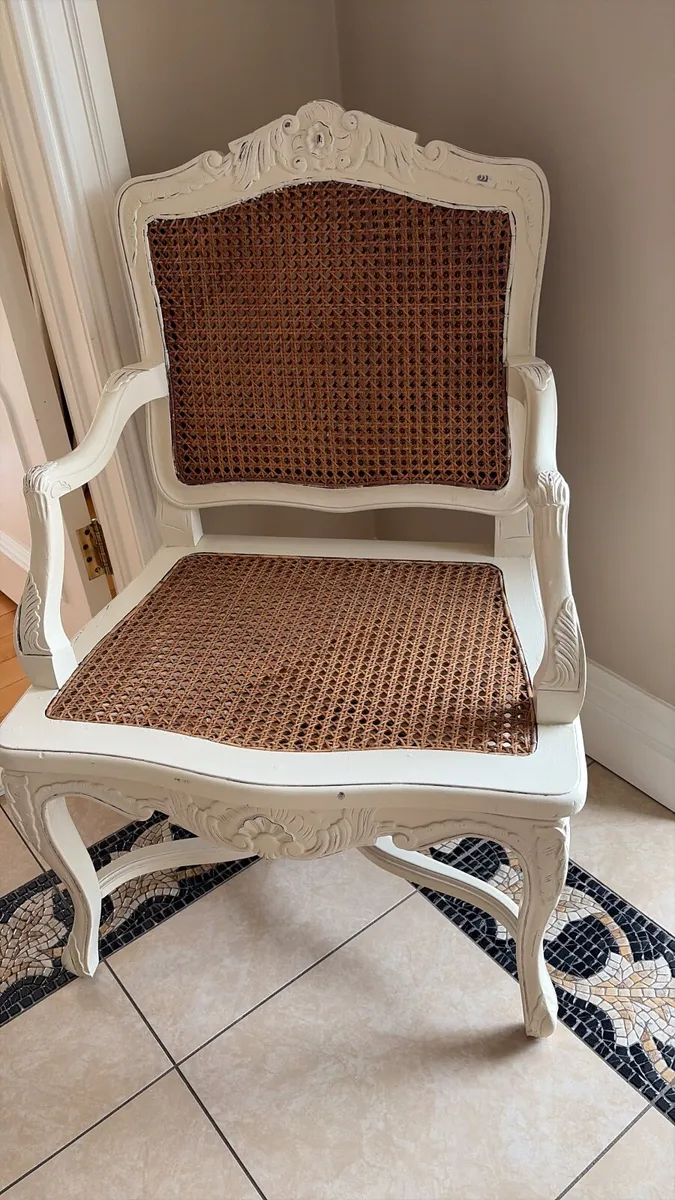 Beautiful chair - Image 3