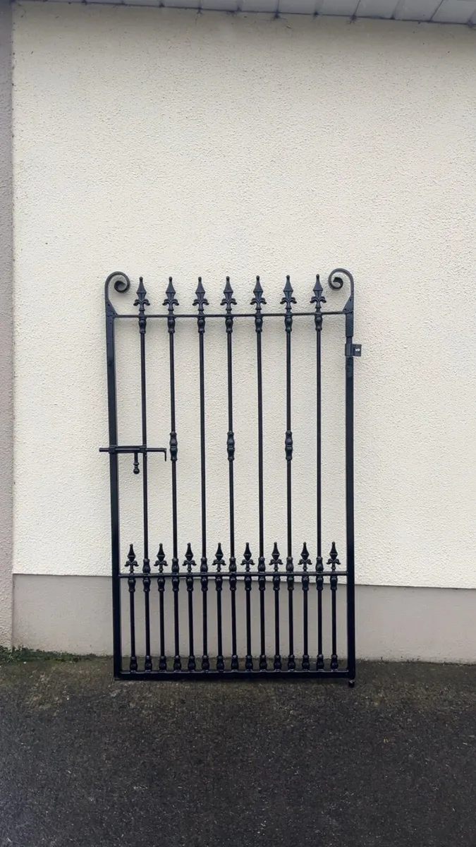 40”W x 57”H side entrance gate