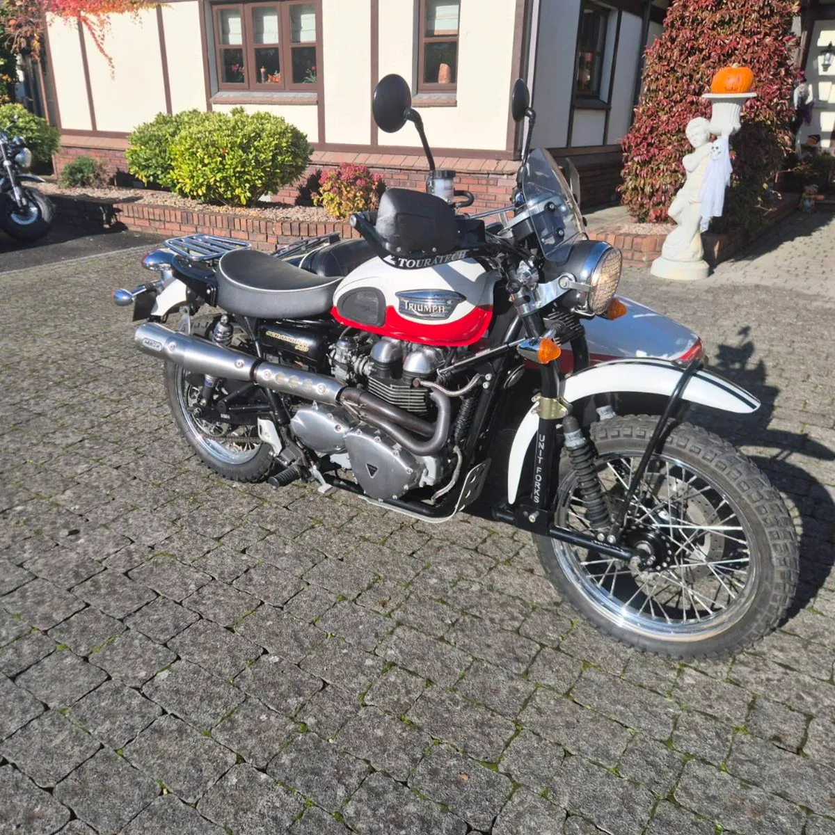 Triumph scrambler 900 side car combination - Image 1