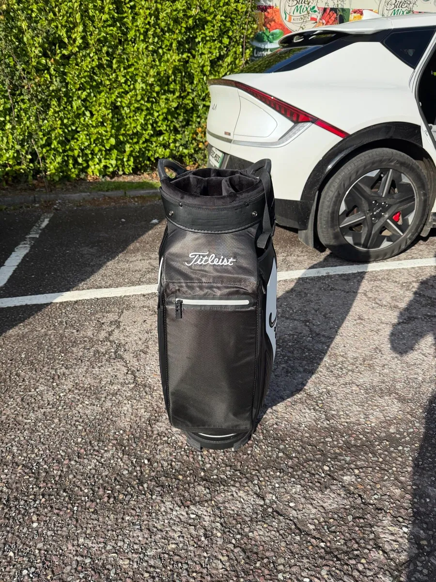 Titleist Jet Black Premium StaDry Cart Bag - Image 4